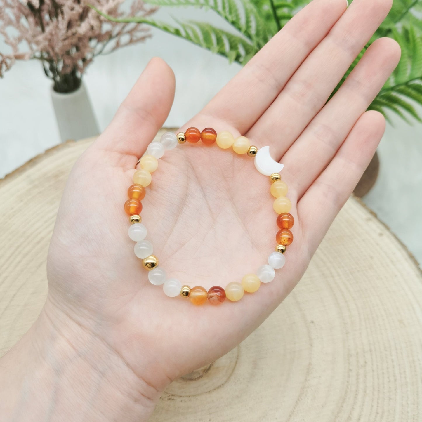 Orangencalcit-Karneol-Mondstein Armband mit Perlmutt Mond