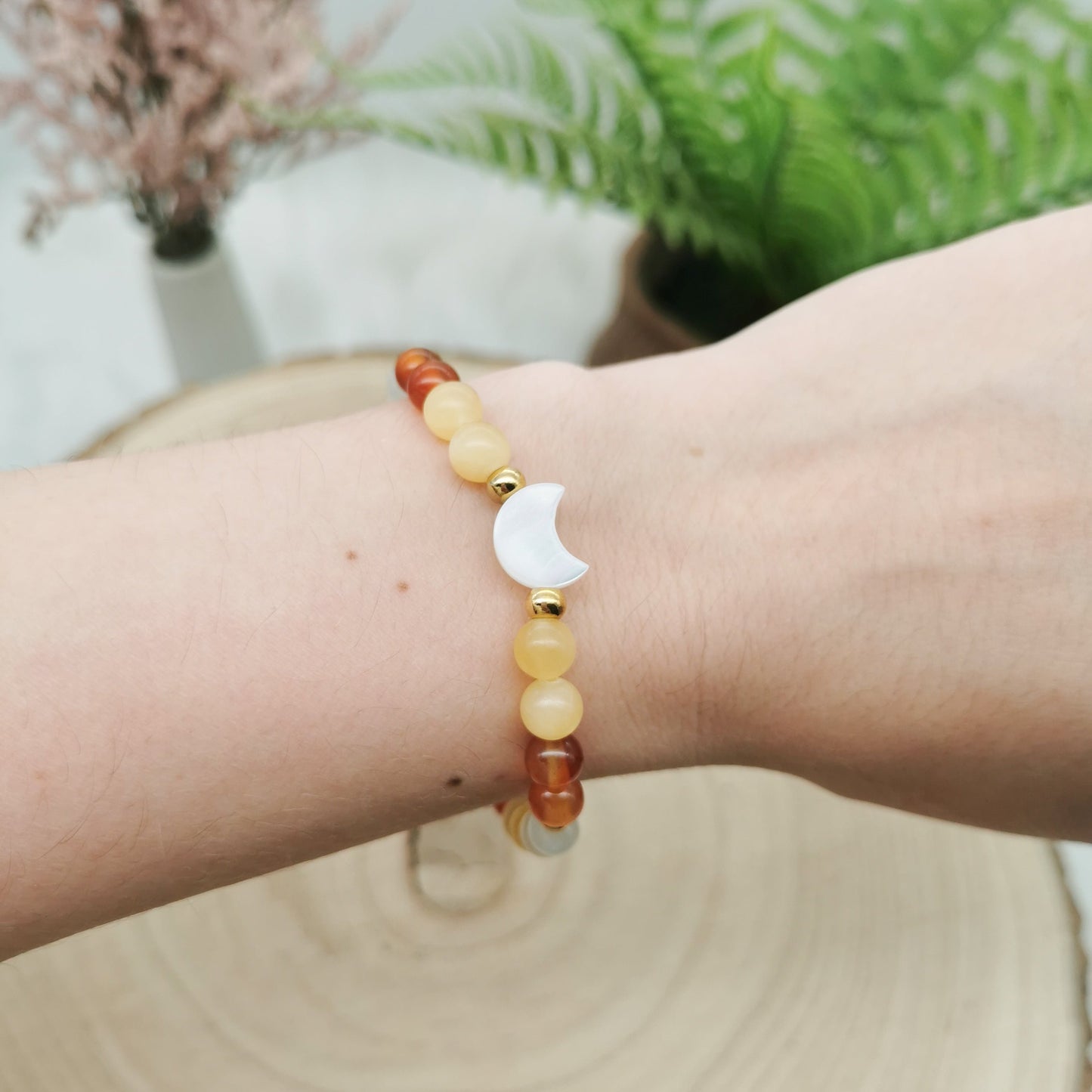 Orangencalcit-Karneol-Mondstein Armband mit Perlmutt Mond