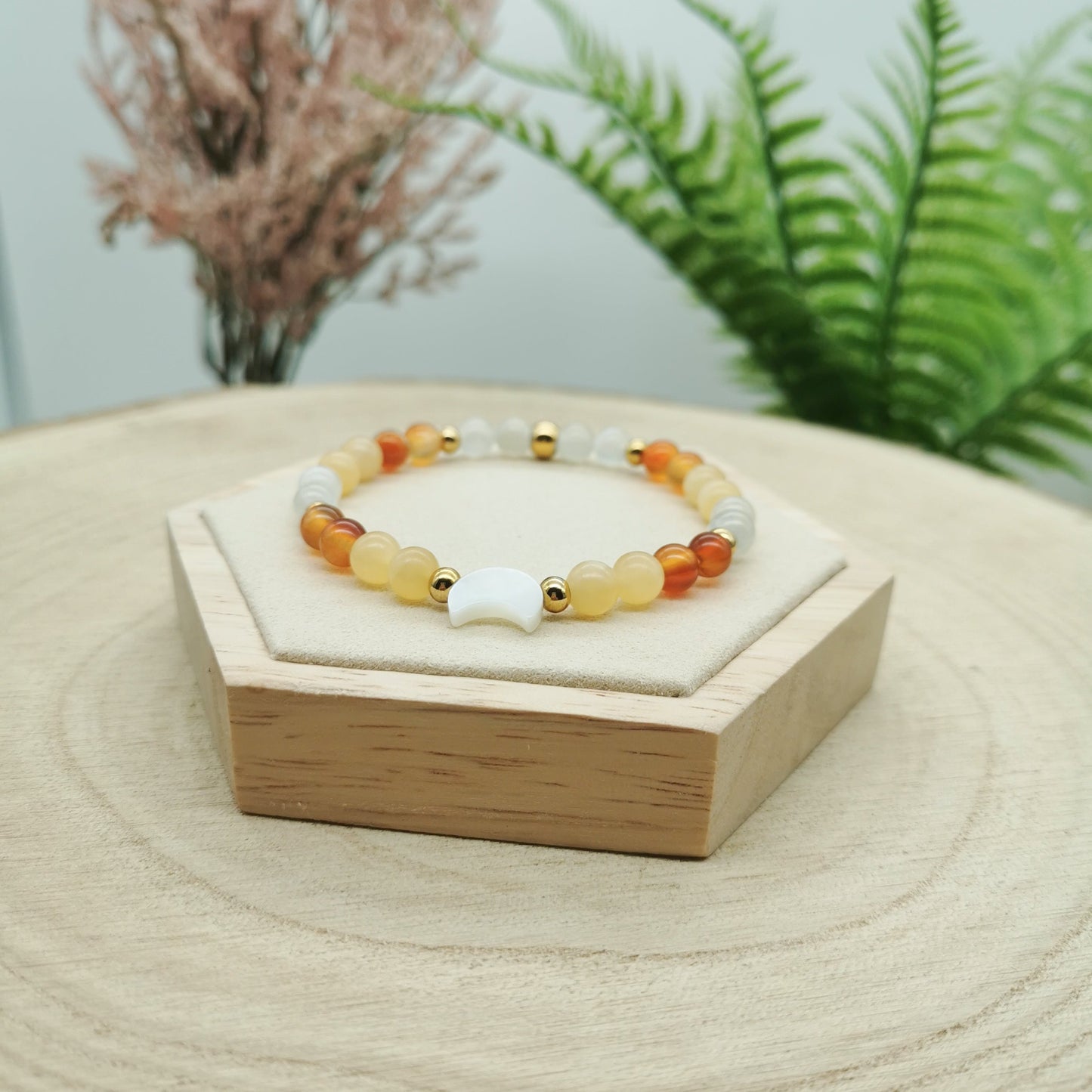 Orangencalcit-Karneol-Mondstein Armband mit Perlmutt Mond